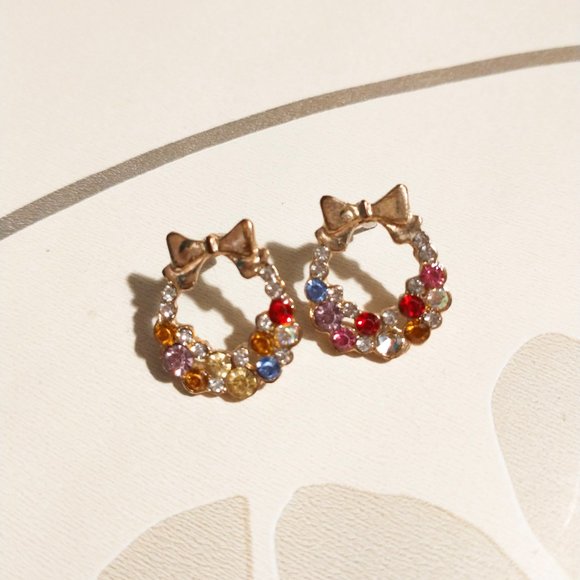 Pre-Loved Super Cute Bow rhinestone earrings - Picture 1 of 3